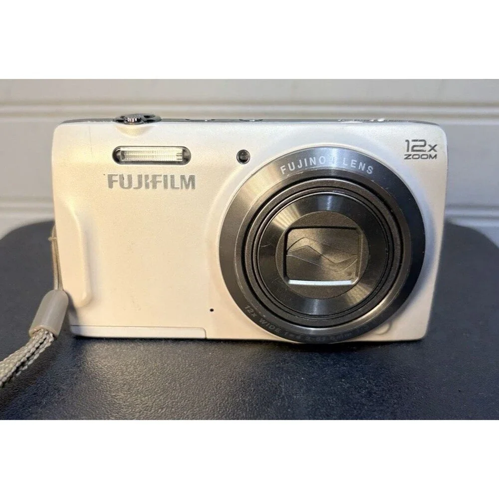 Fujifilm finepix T550 White Digital Camera 16MP - 8 GB SD Card  & 3 Batteries
